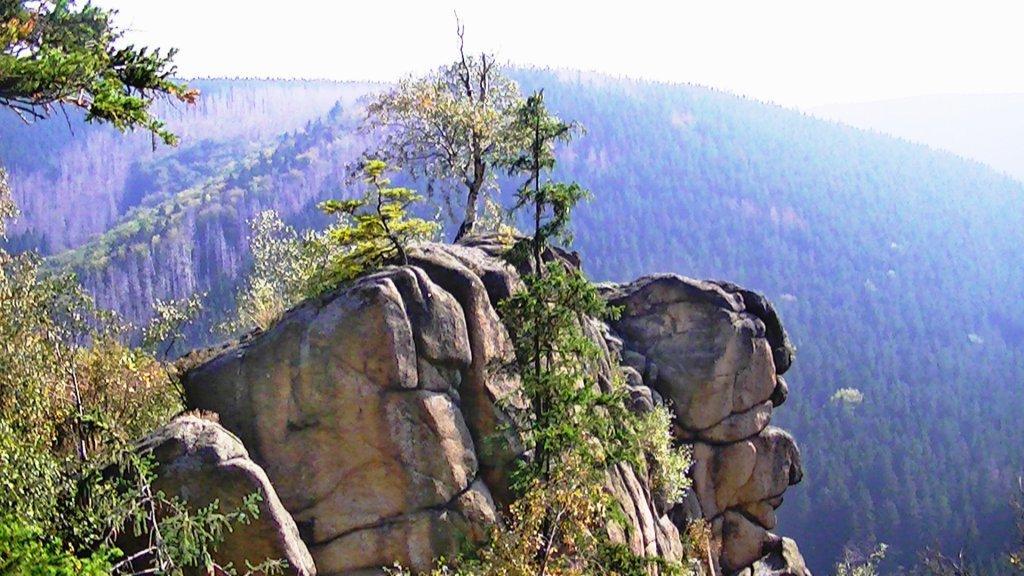 Rabenklippen mit begeisterndem Brockenblick